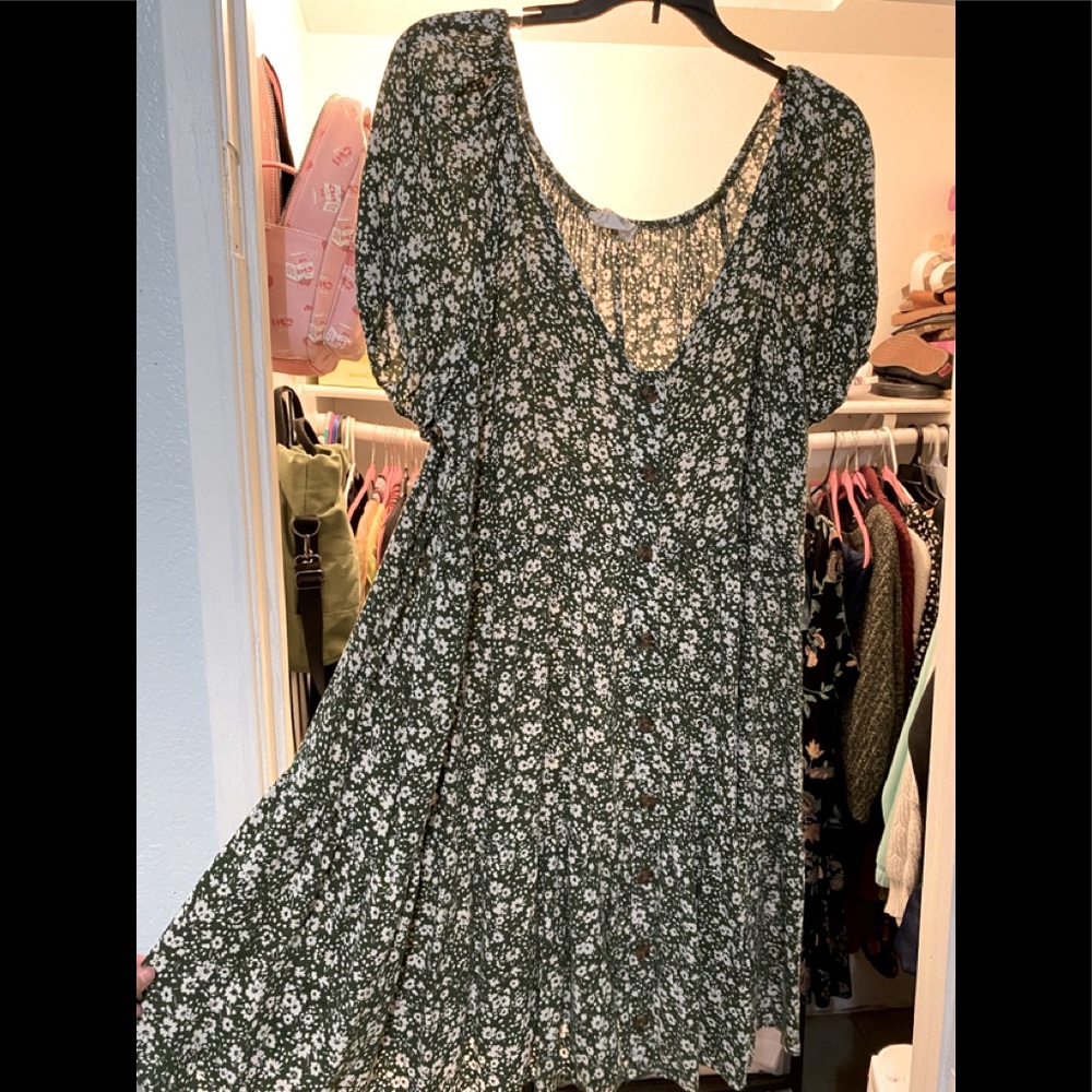 Cottage Core Green Midi-Length Flower Dress 💐